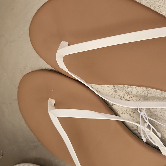 Lauren Conrad Tan & White Flip Flops Women's Size 10 (Never worn) - Picture 3 of 5